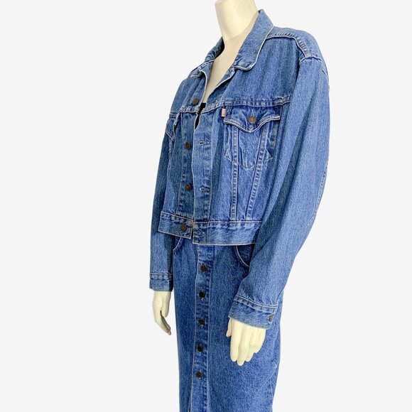 Vintage Levi’s Cropped Denim Jacket / Made in Canada / size Medium-Large - Picture 7 of 8